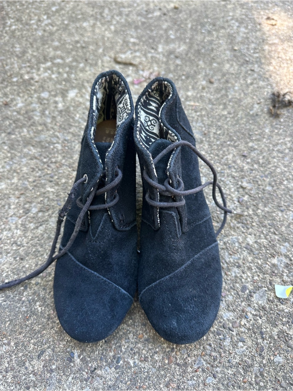 TOMS Black Suede Desert Wedge Ankle Boots w-5.5 girls-3.5